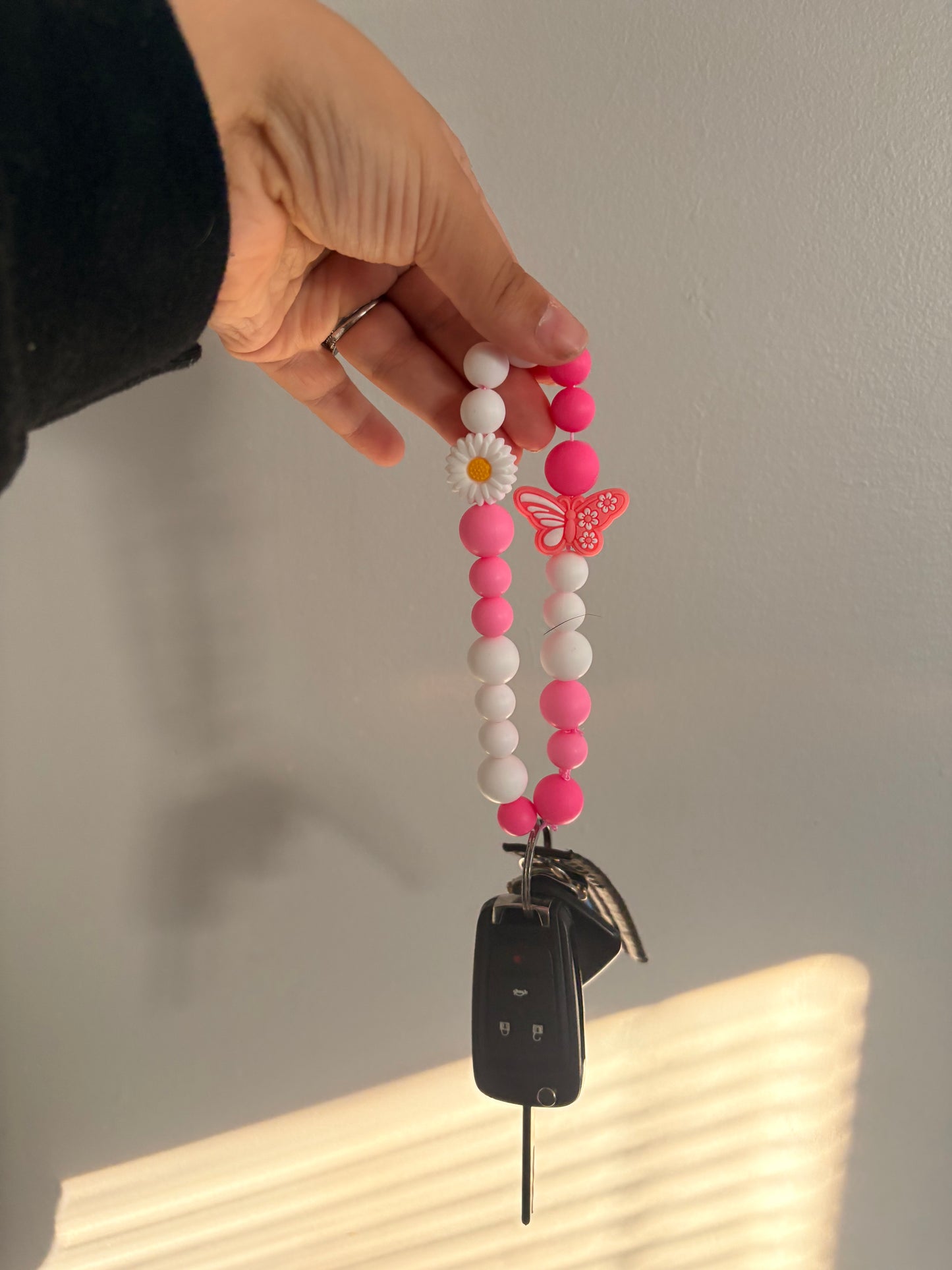 Butterflies & daisies. 🌸🦋